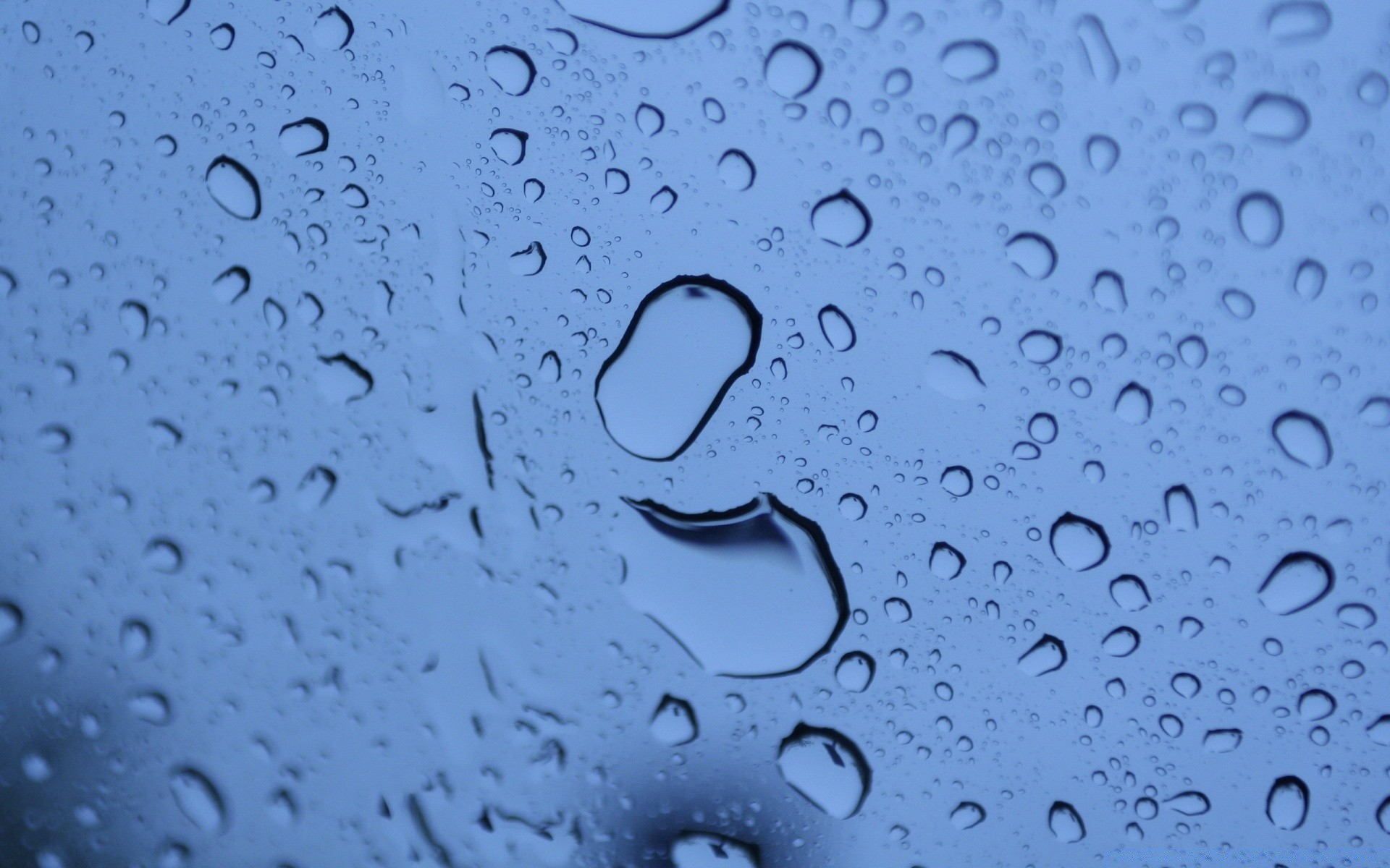 gotas y agua lluvia gota mojado burbuja gotas salpicaduras líquido claro limpio limpio turquesa ondulación agua rocío lavado sed movimiento limpio beber