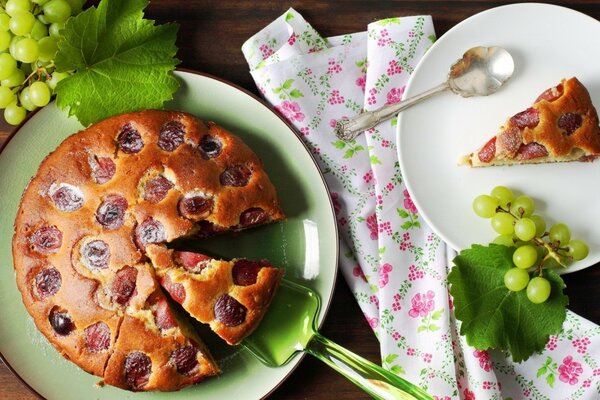 Para el postre, pudín y uvas frescas