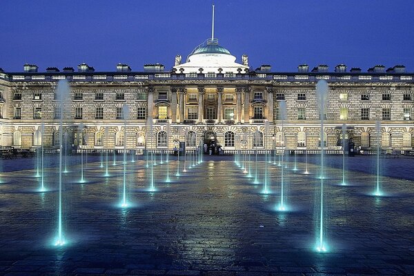 Illuminated fountains near the ancient palace