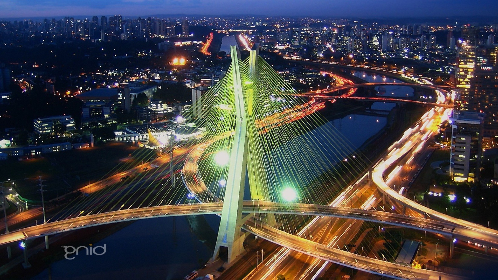 città traffico crepuscolo strada città architettura autostrada sera viaggi centro città ponte urbano sistema di trasporto grattacielo casa skyline moderno luce affari illuminato