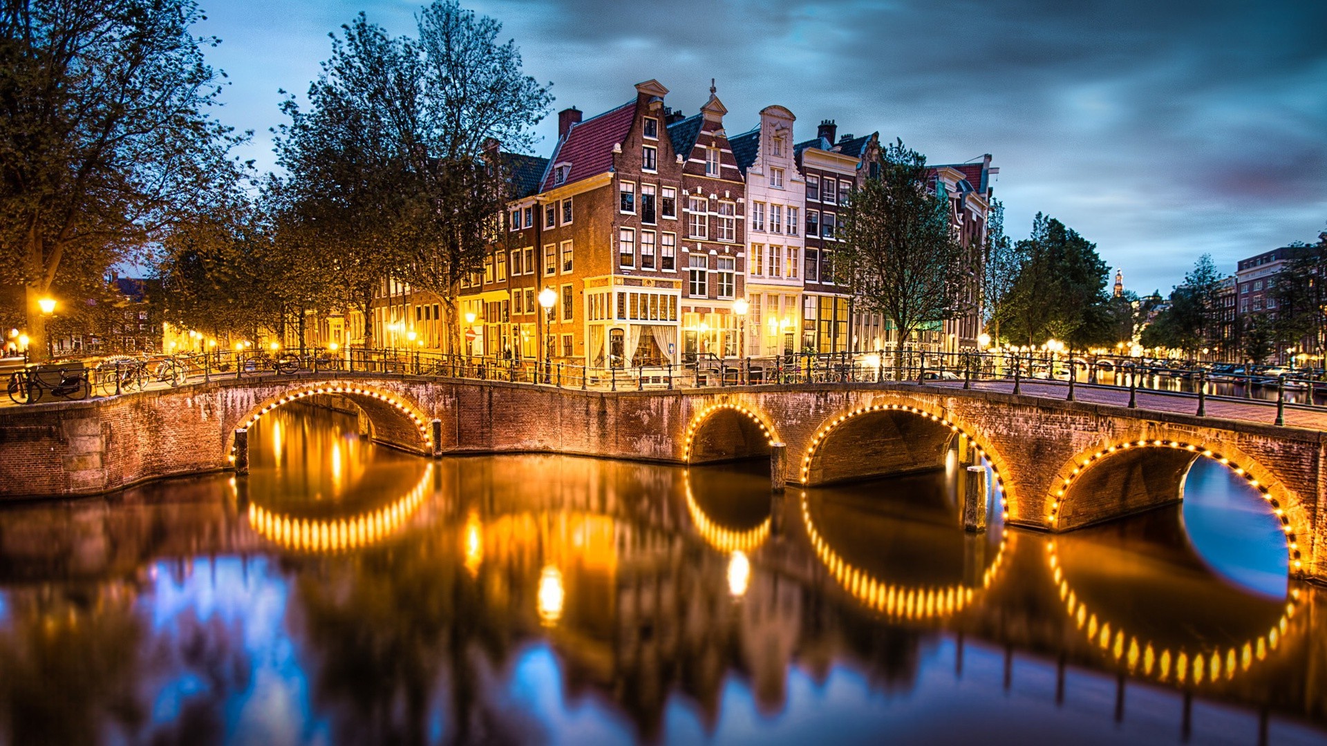 ciudad puente reflexión casa arquitectura río viajes urbano crepúsculo agua noche iluminado espectáculo ciudad luz calle turismo punto de referencia cielo ciudad