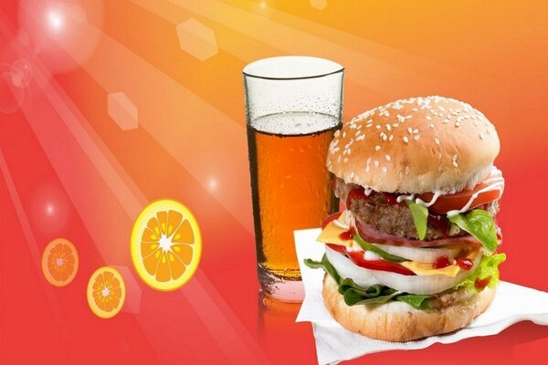 Bir bardak limonatanın yanında burger