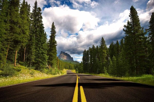 The road into the distance to the mountain peaks