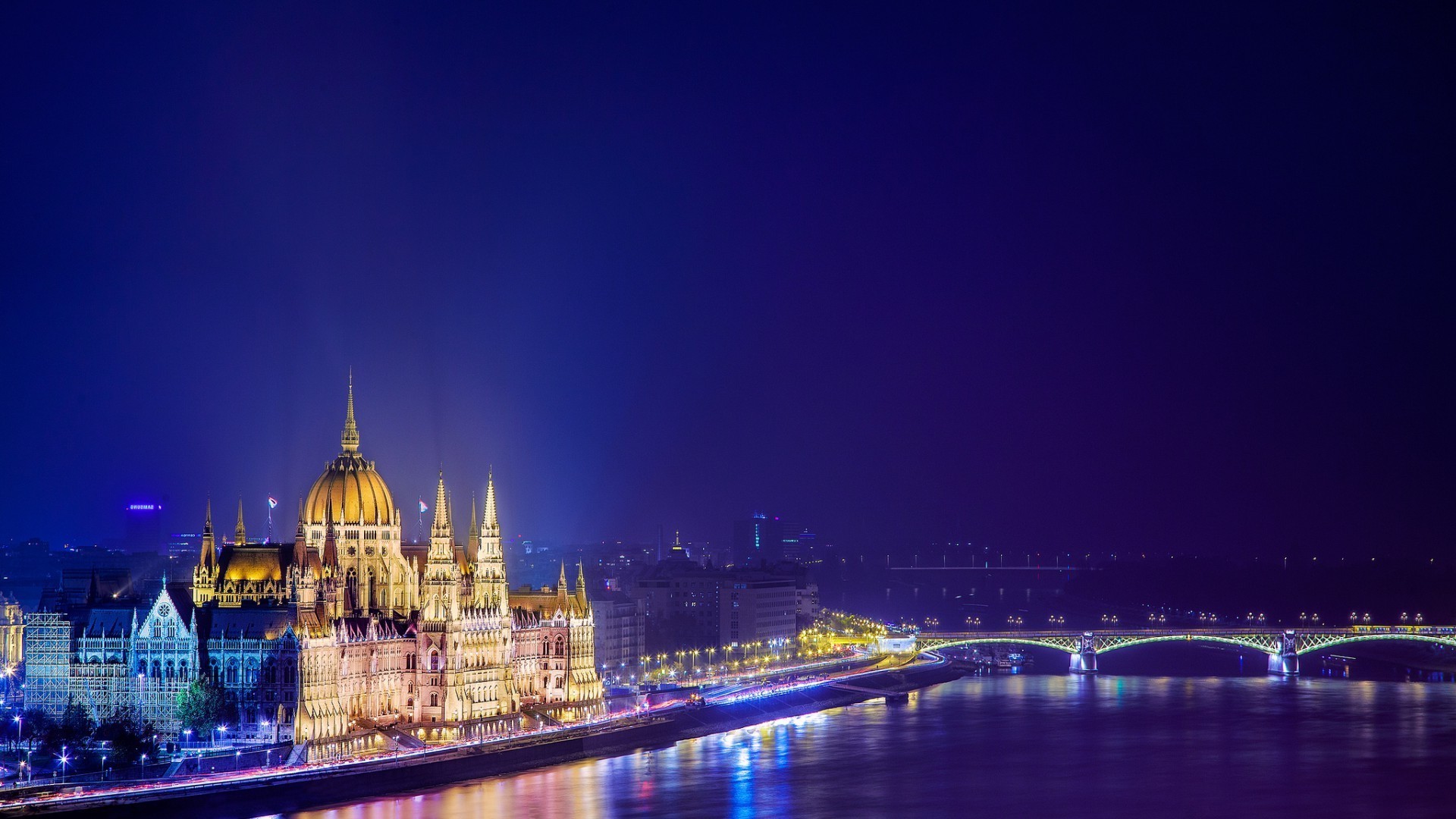 miasta architektura zmierzch wieczór podróże rzeka oświetlony dom most niebo woda miasto odbicie zachód słońca światło skyline wieża miejski księżyc