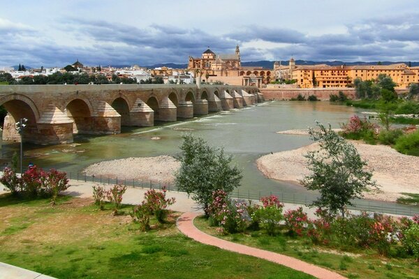 Lake houses City Bridge