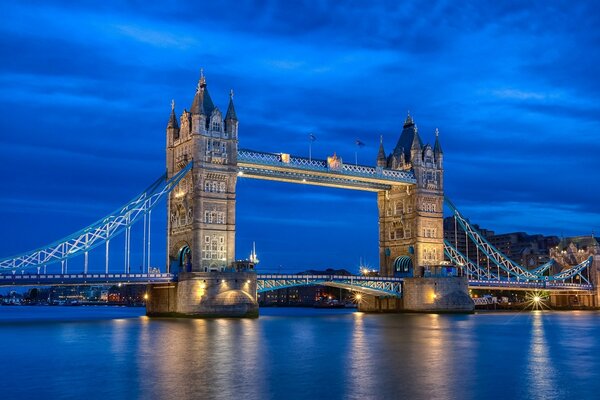 Antiga ponte noturna Europeia