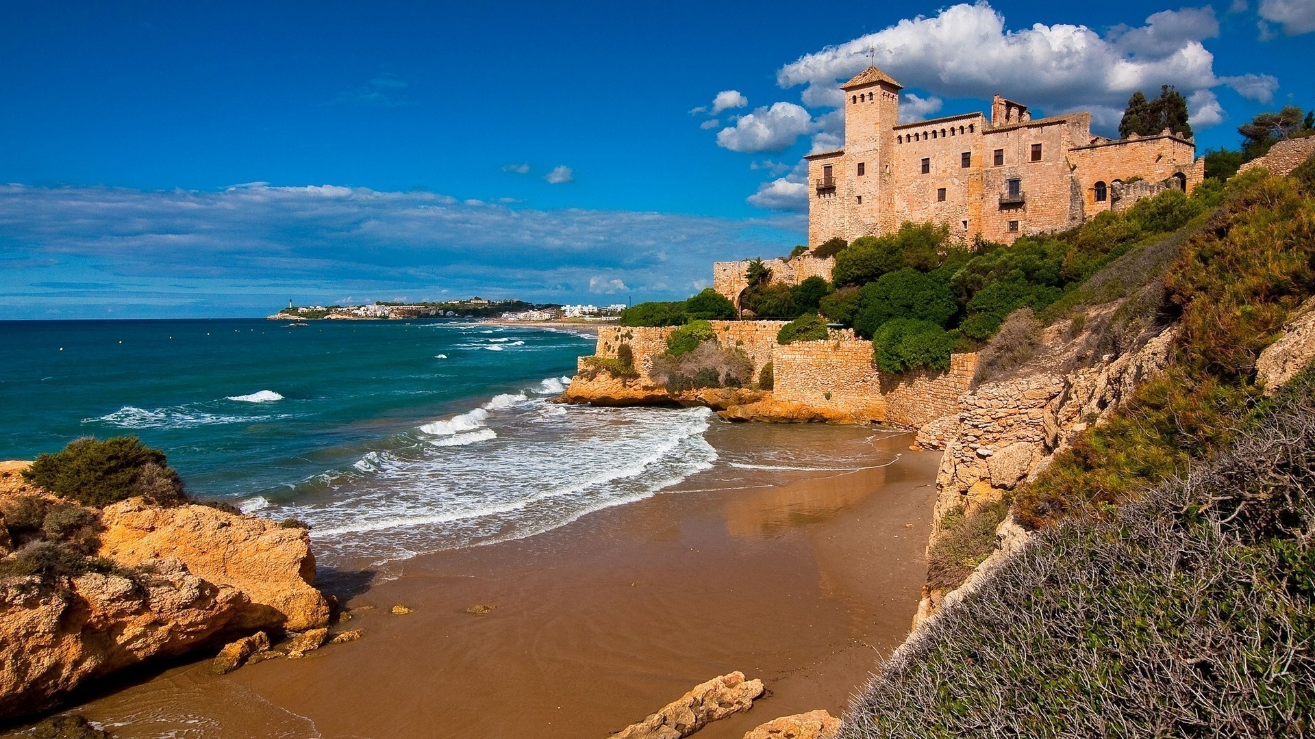 zamki wody morza podróże morze plaża architektura na zewnątrz niebo ocean skała wakacje światło dzienne krajobraz malowniczy punkt orientacyjny krajobraz