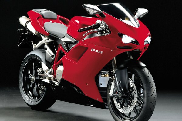 Rouge rapide belle moto