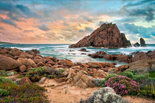 Beau paysage de montagne dans la mer