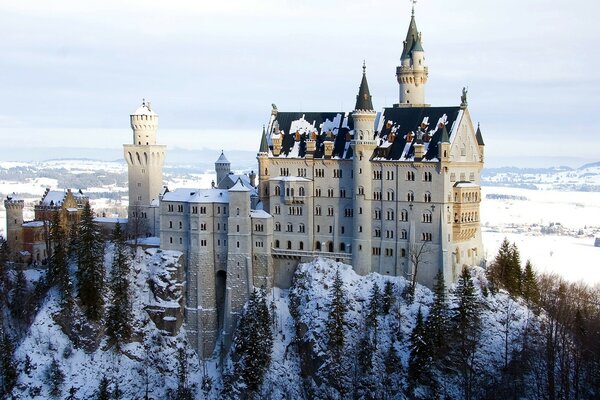 Castillo de invierno. Paisaje. Arquitectura