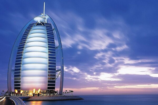 Parus Hotel in Dubai in the evening