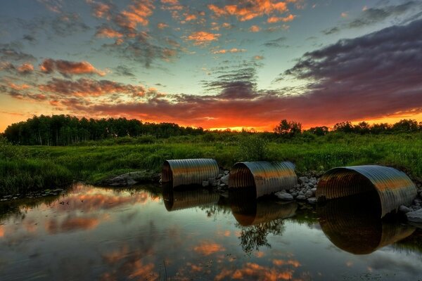 Naturaleza con cielo al atardecer con nubes