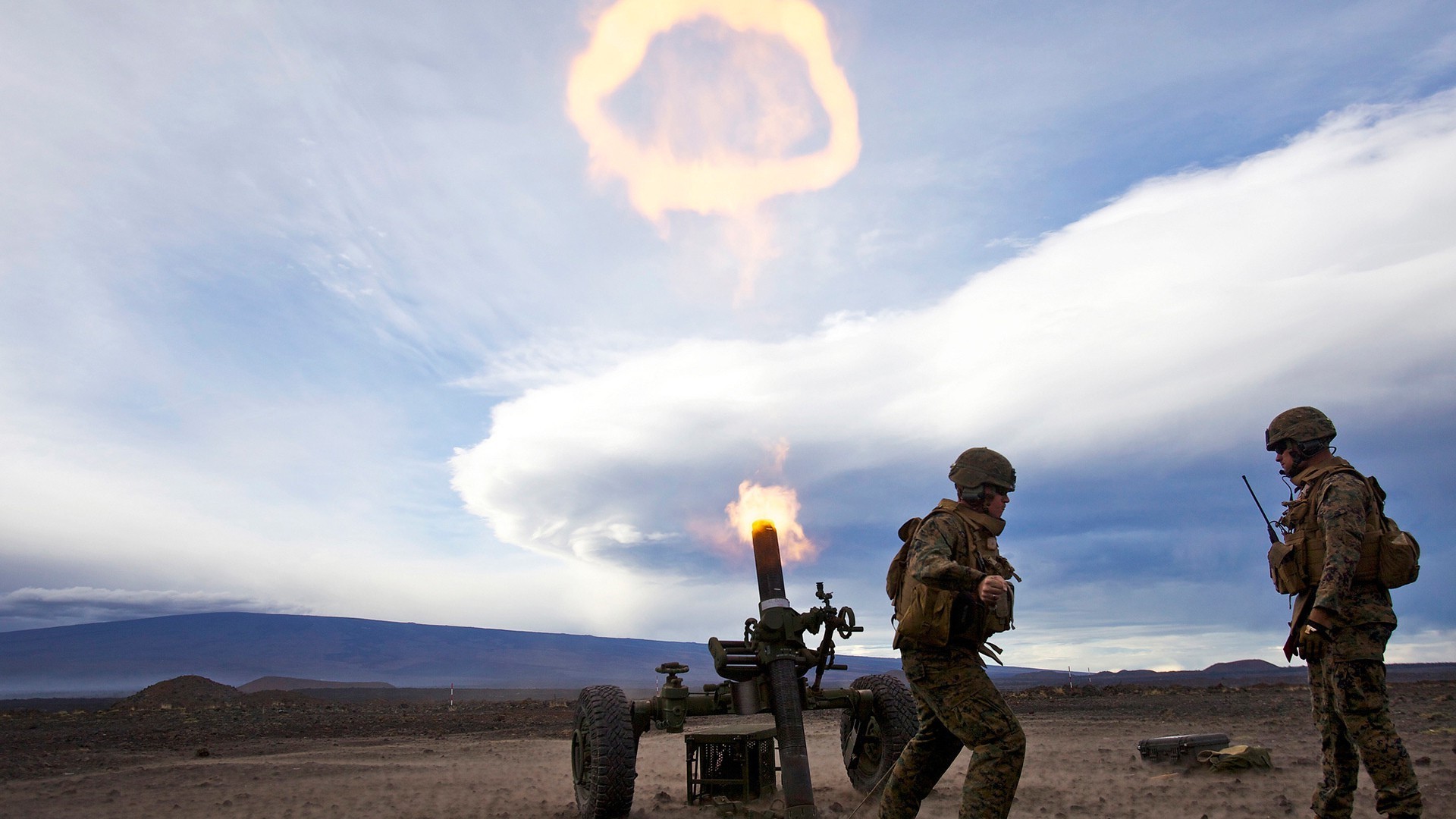 tiro al volo di armi militare paesaggio guerra uomo tramonto adulto battaglia esercito