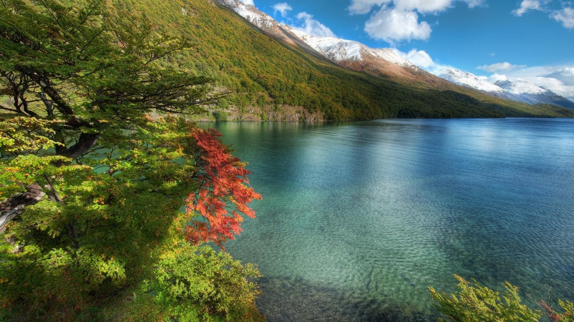 湖泊 水域 景观 自然 山脉 旅游 木材 木材 秋天 风景 户外 河流 天空 反射 日光 树叶