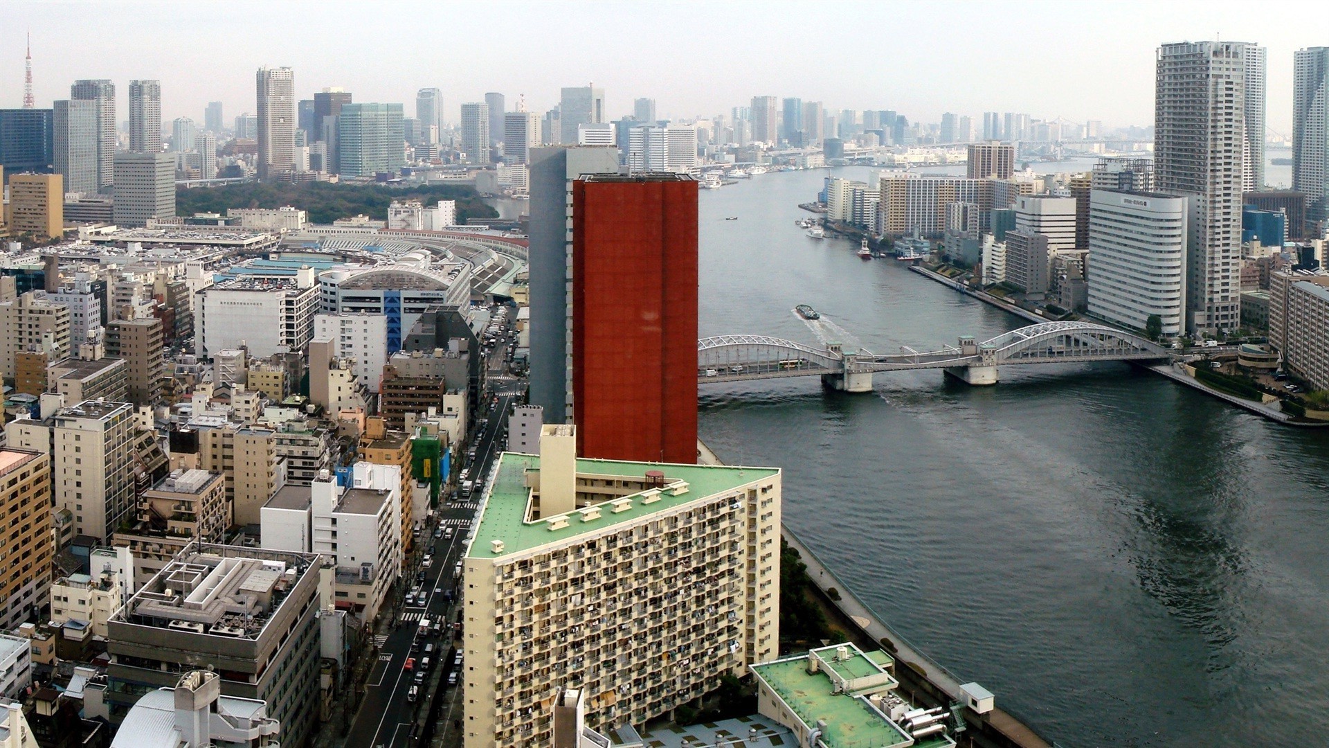 桥梁 城市 摩天大楼 建筑 天际线 城市 水域 旅游 家庭 港口 商业 现代 办公室 堤防 河流 城市中心 城市 桥梁 金融 天空