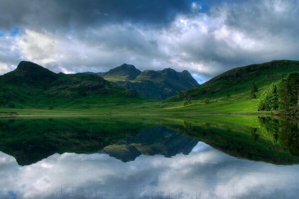 Green meadows enveloped the mirror lake