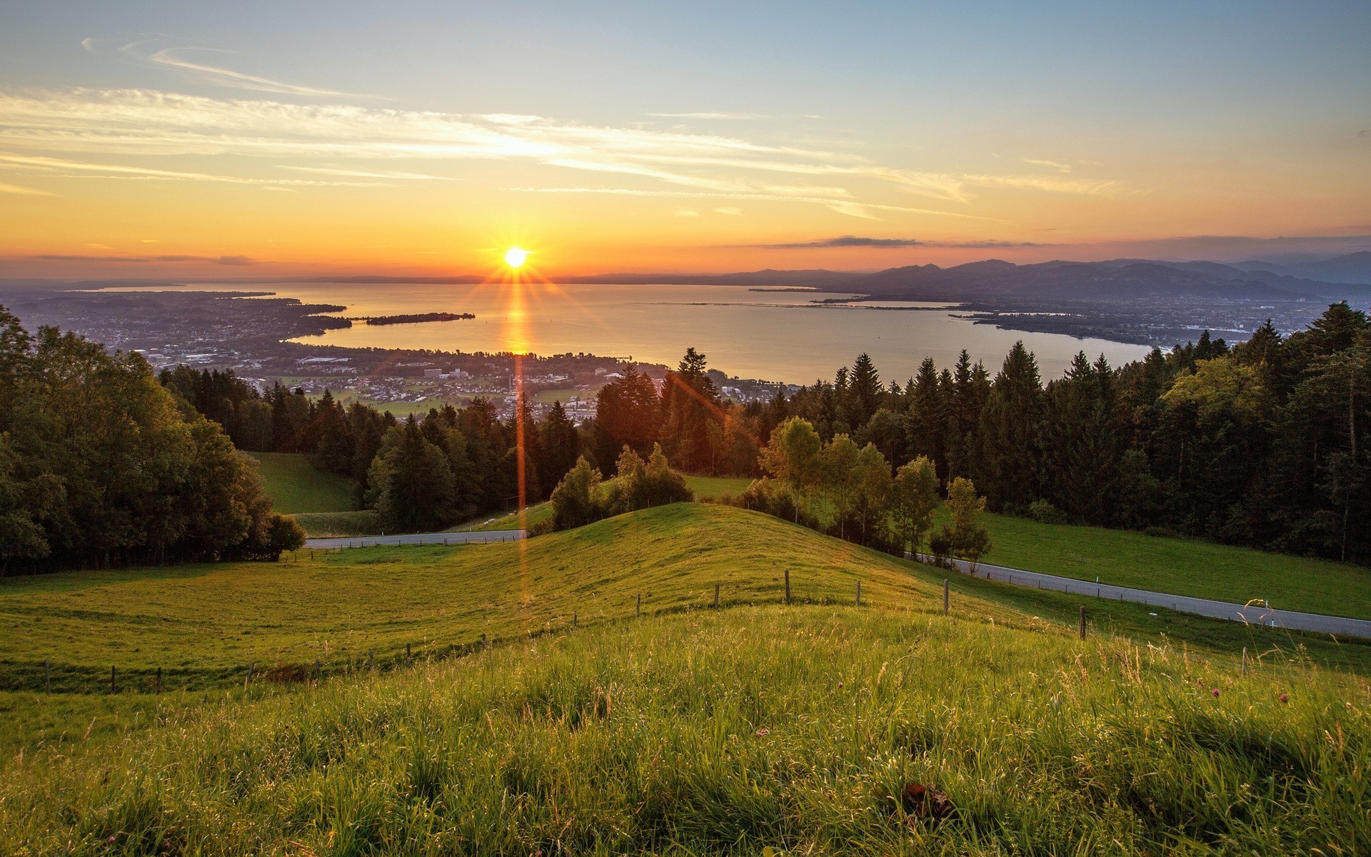 puesta de sol y amanecer paisaje árbol naturaleza puesta de sol amanecer cielo agua escénico lago viajes hierba al aire libre noche montaña colina madera luz río sol