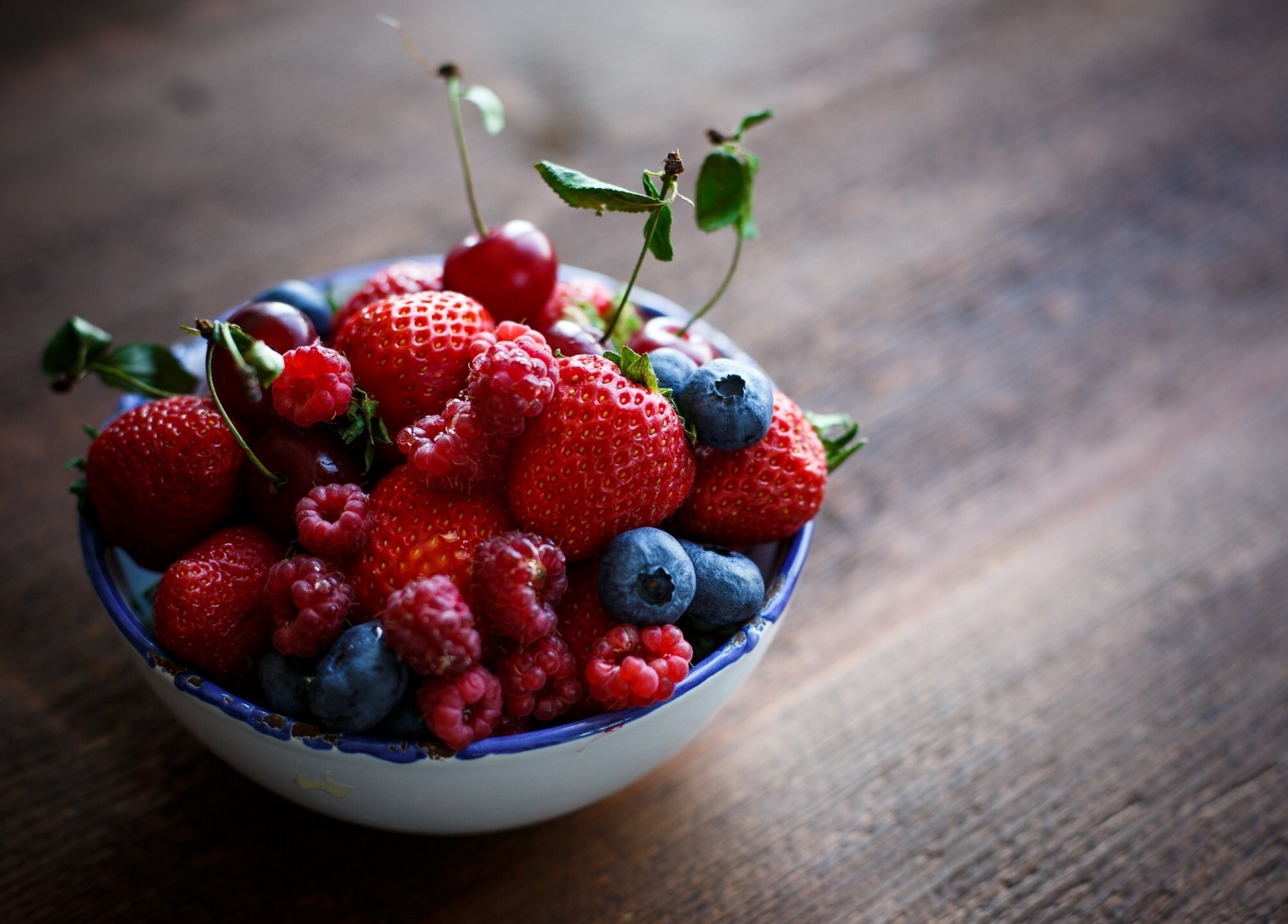 bagas frutas comida baga doce morango saudável suculento tigela delicioso crescer saúde comida dieta ainda vida delicioso pastelaria refresco close-up