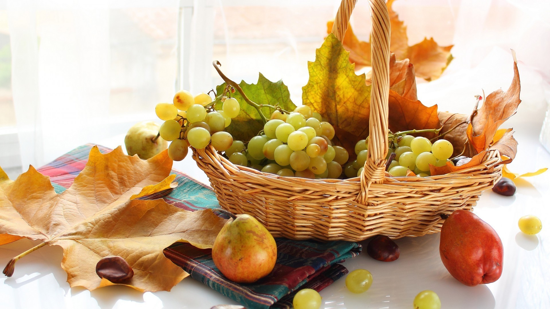 fruits panier alimentaire en bonne santé raisin osier bureau automne feuille pomme en bois doux