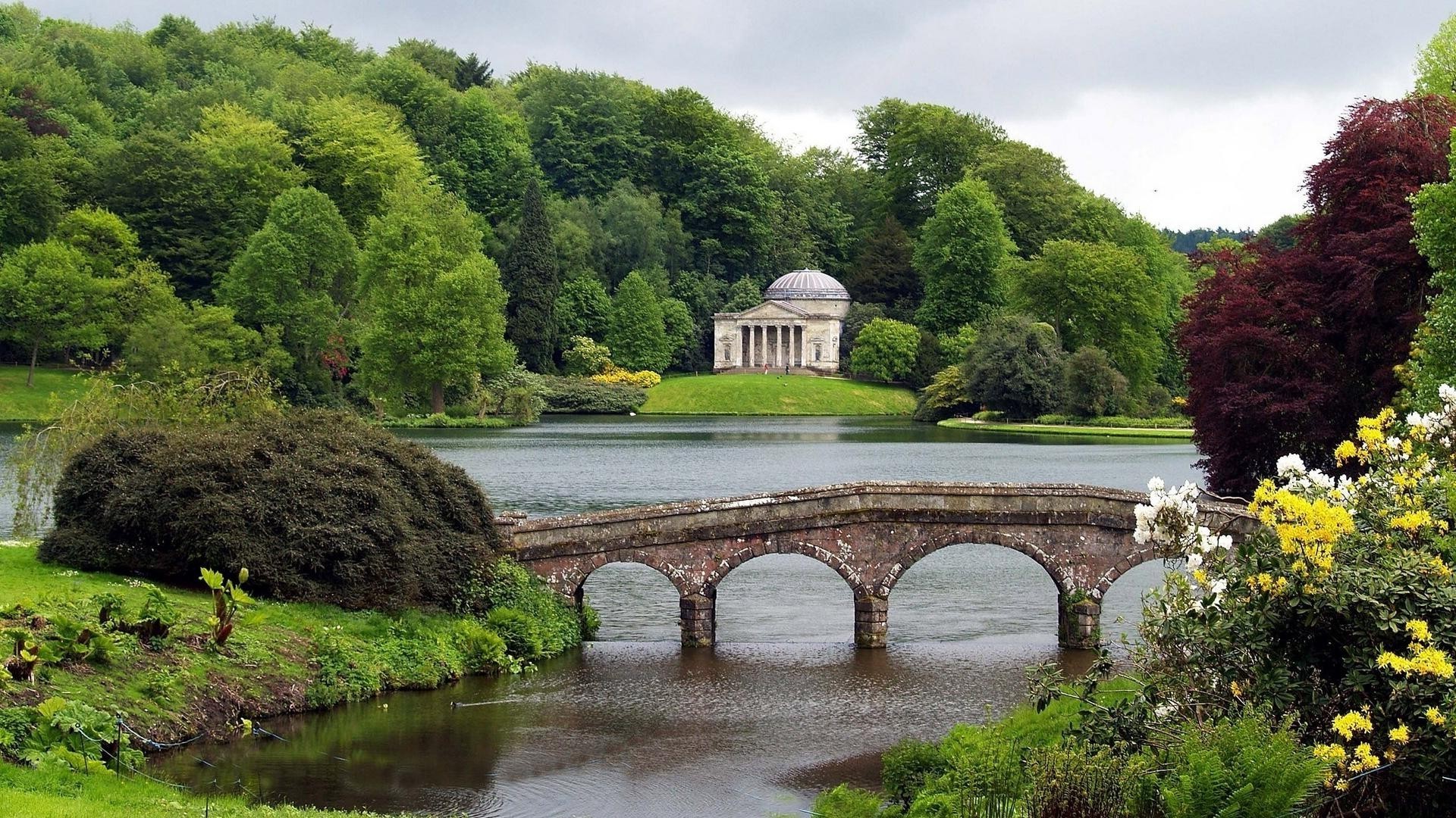 flüsse teiche und bäche teiche und bäche fluss baum brücke reisen wasser garten architektur park landschaft see im freien schwimmbad gras sommer landschaftlich tageslicht natur