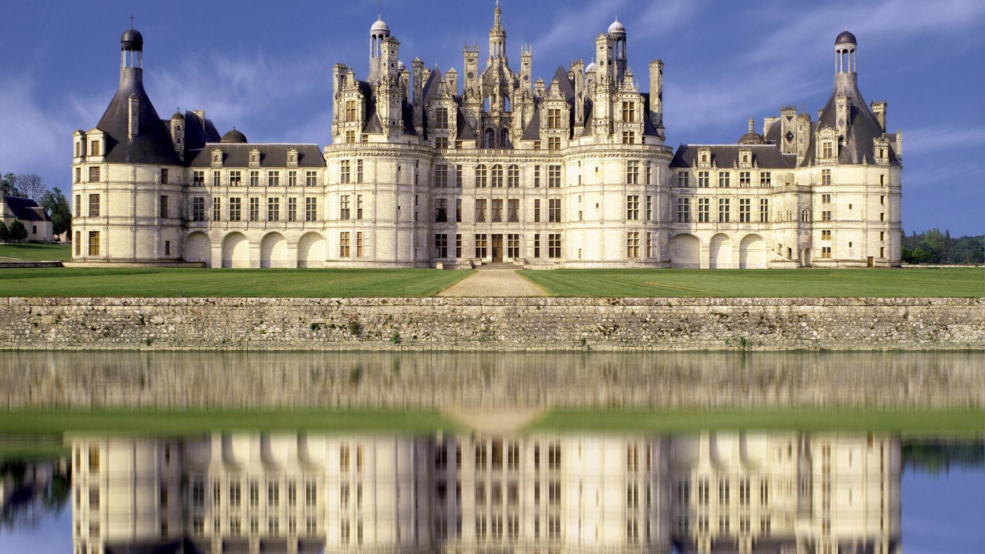 schlösser schloss architektur schloss reisen haus sehenswürdigkeit alt tourismus imperial antike historisch im freien haus fluss renaissance fassade gotik erbe außen