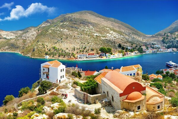 Beautiful view of the sea and houses