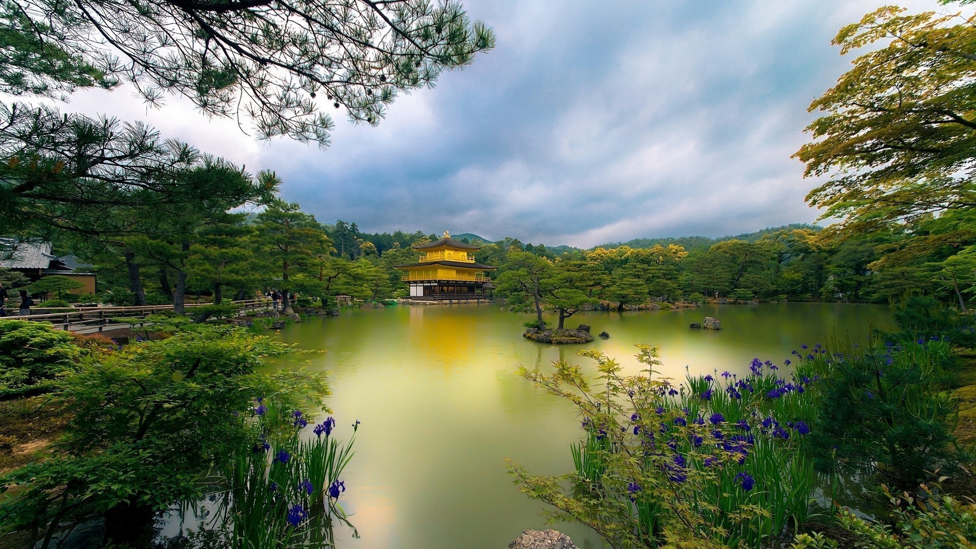 房屋和小屋 水 自然 景观 湖 树 河 反射 户外 夏天 木材 旅游 游泳池 公园 风景 天空 叶 黎明 奇观 镇静