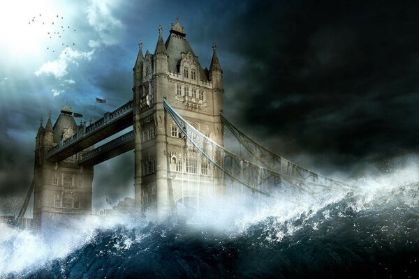 Puente del castillo en medio de un río furioso