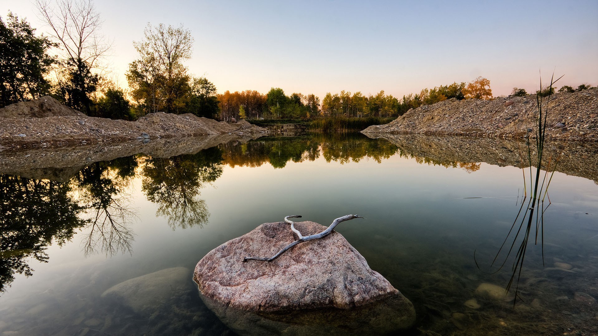 flüsse teiche und bäche teiche und bäche wasser landschaft see reflexion natur fluss dämmerung baum himmel sonnenuntergang im freien reisen rock park herbst abend pool berge landschaftlich