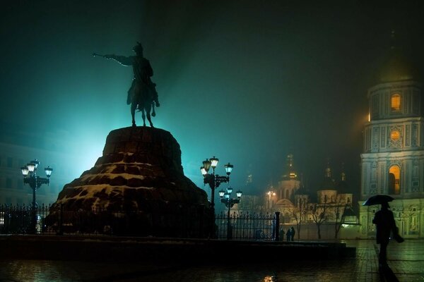 Foto de la estatua desde un ángulo inusual