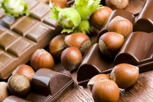 Nueces y chocolate-delicioso y calórico