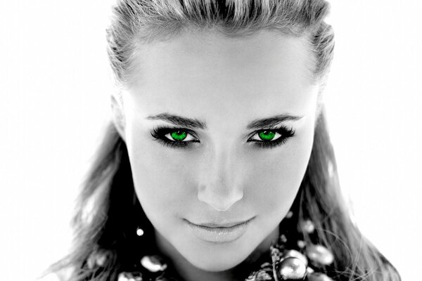 Retrato de una chica con ojos verdes