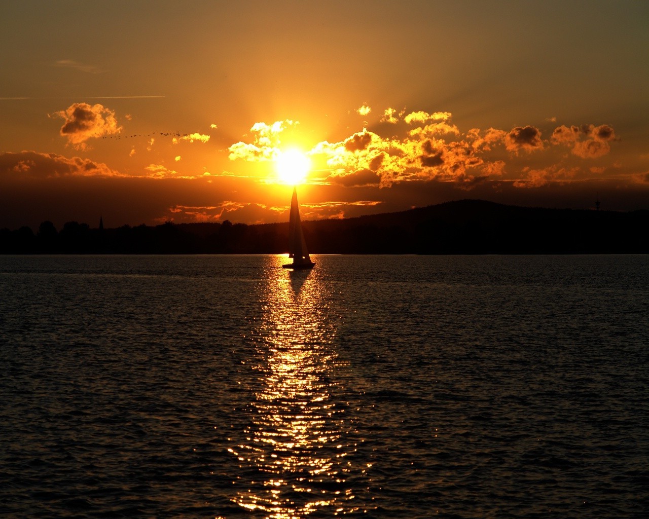 mer et océan coucher de soleil aube soleil eau soir silhouette réflexion crépuscule océan mer plage paysage ciel paysage rétro-éclairé beau temps lac nuage lumière