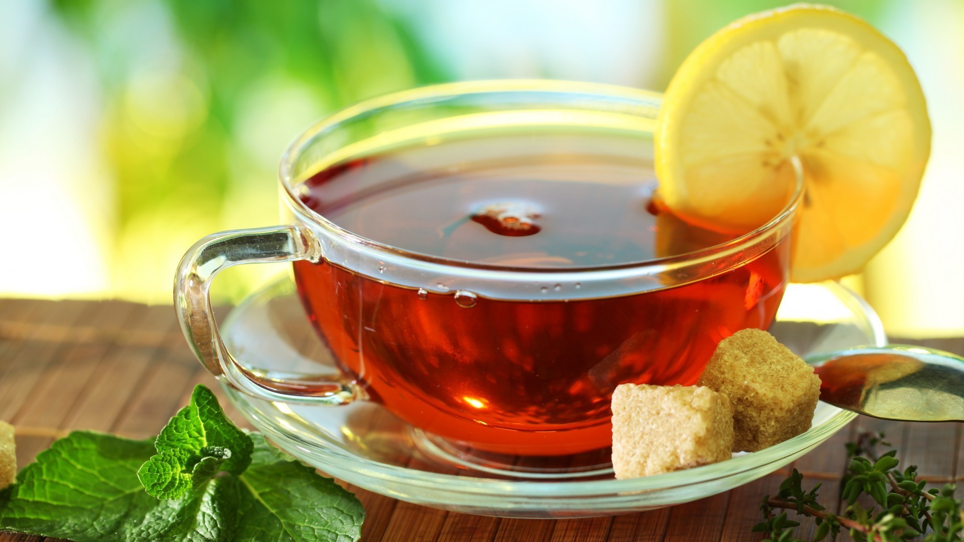 thé tasse tasse boire chaud verre petit déjeuner alimentaire soucoupe menthe thé pot à base de plantes tasse aube maison parfumé feuille santé bois