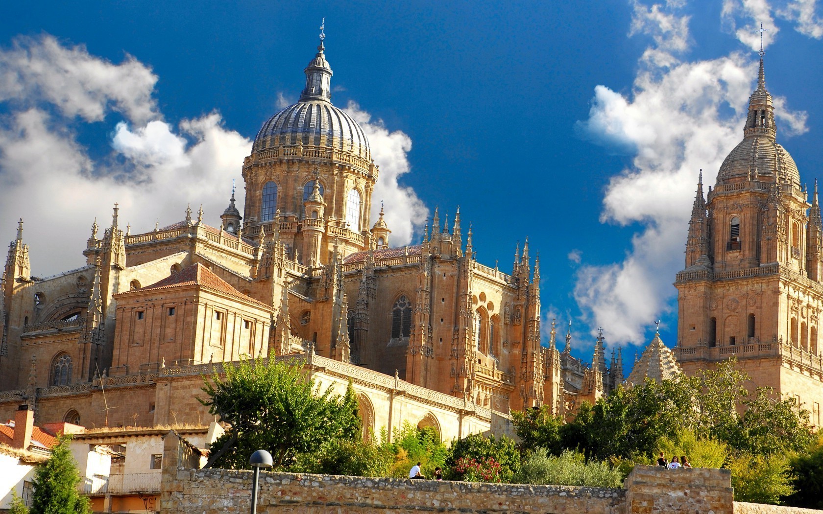 locks architecture travel church religion building city dome cathedral sky outdoors old ancient tower landmark daylight temple