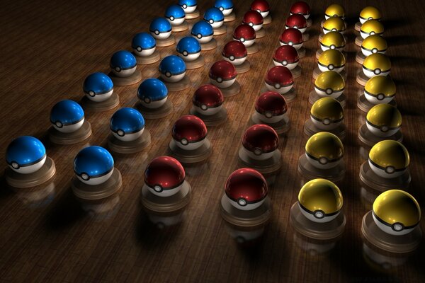 Bolas coloridas na mesa de madeira
