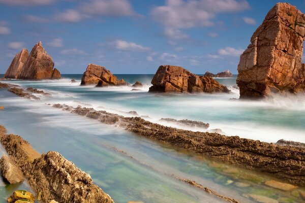 Rocas rocas y piedras del agua