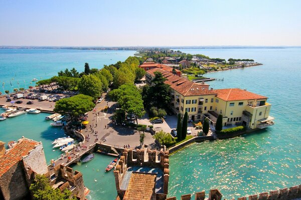 Reise zum Schloss auf dem Wasser