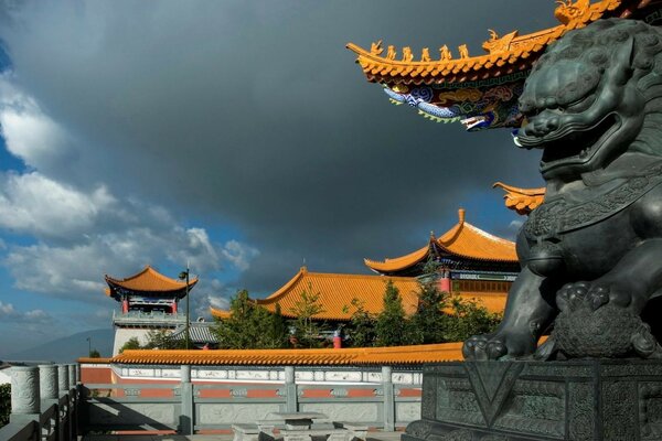 Architektonische Strukturen in der Nähe des Buddha-Tempels