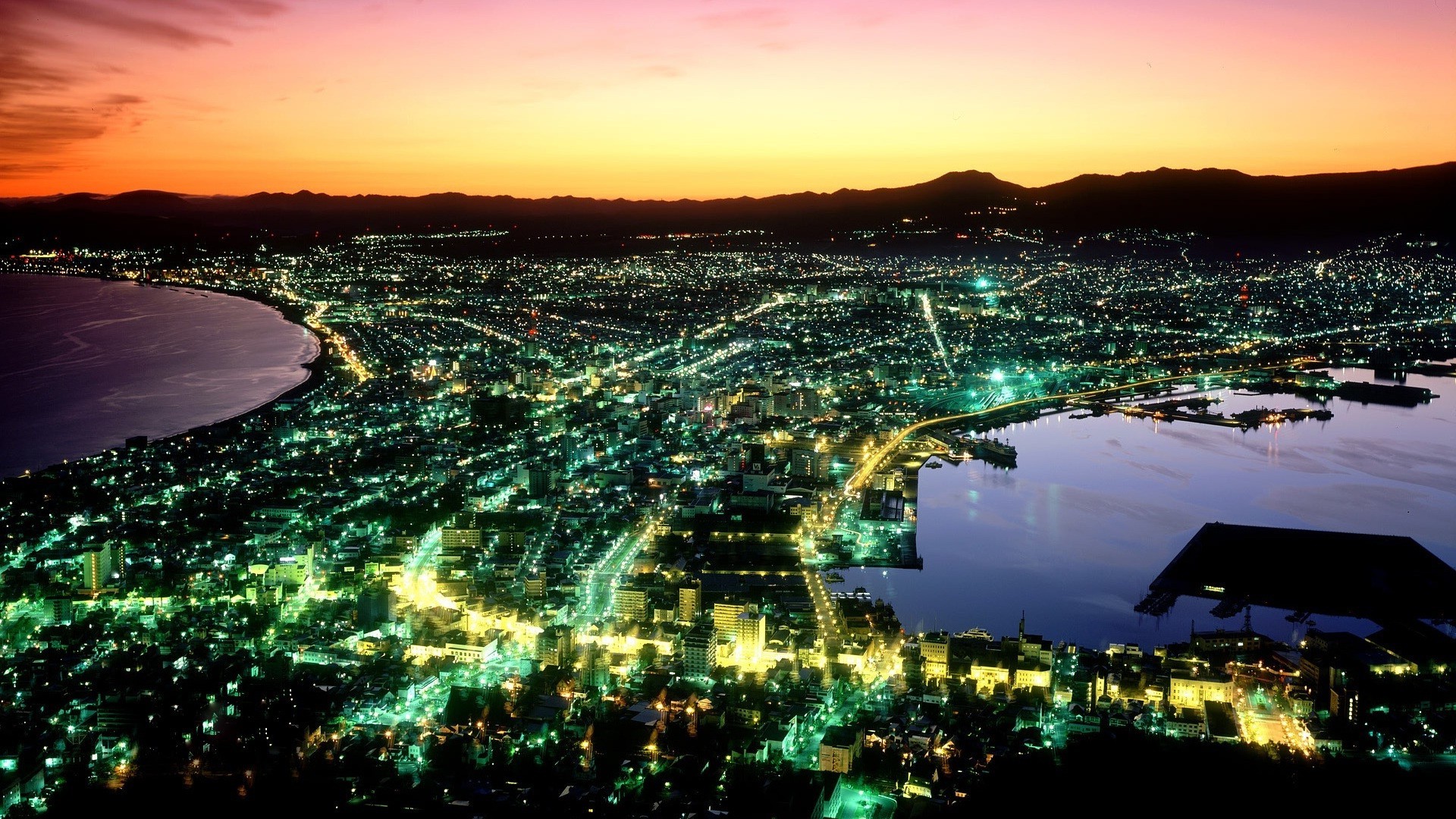 cidades arquitetura cidade viagens água urbano casa skyline céu cidade anoitecer noite pôr do sol mar moderno espetáculo iluminado ponto de interesse rio