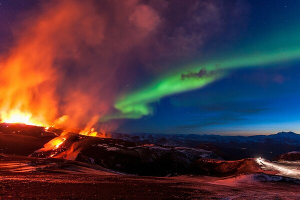 Erupção vulcânica e luzes do Norte