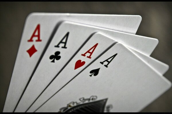 Удачные карты при игре в покер