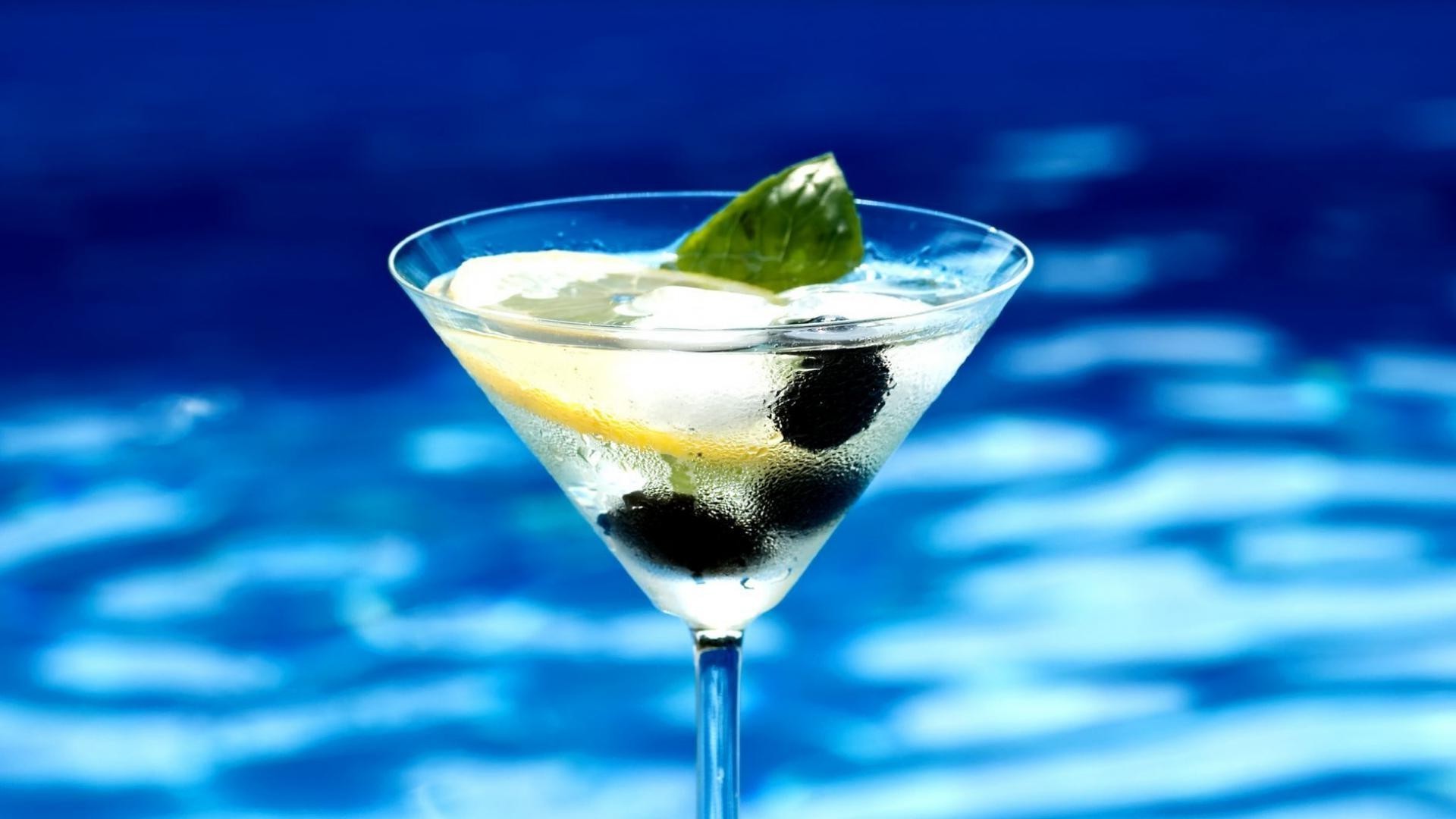 bebidas cóctel vidrio beber frío vodka hielo fiesta martini fresco mojado refresco ginebra licor tequila