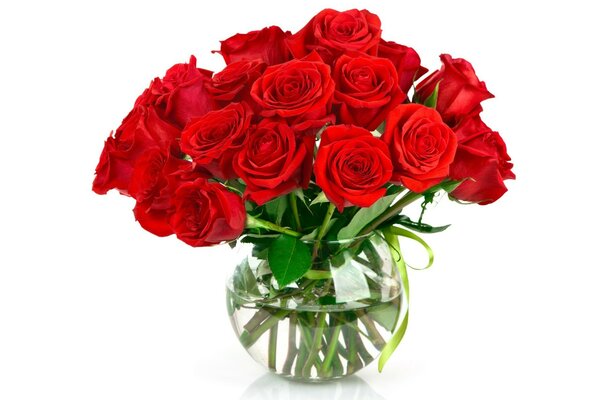 Bouquet of scarlet roses in a vase