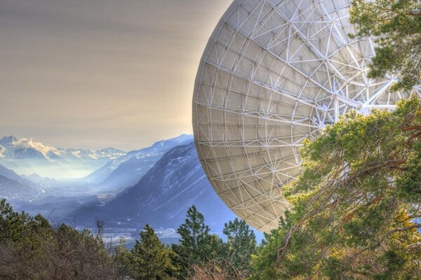 Paysage avec Observatoire sur fond de montagnes et de ciel