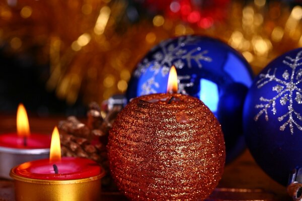 Beautiful candles with Christmas tree toys