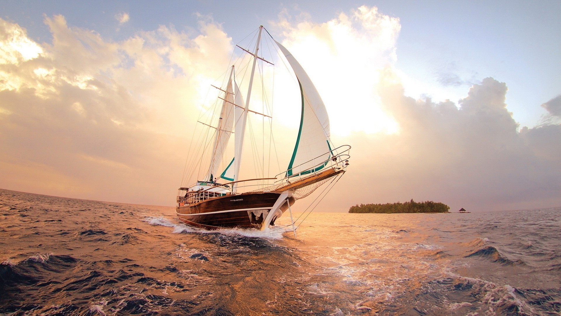 mer et océan eau océan mer mer plage bateau voyage voilier ciel coucher de soleil système de transport bateau bateau voile paysage soleil aube