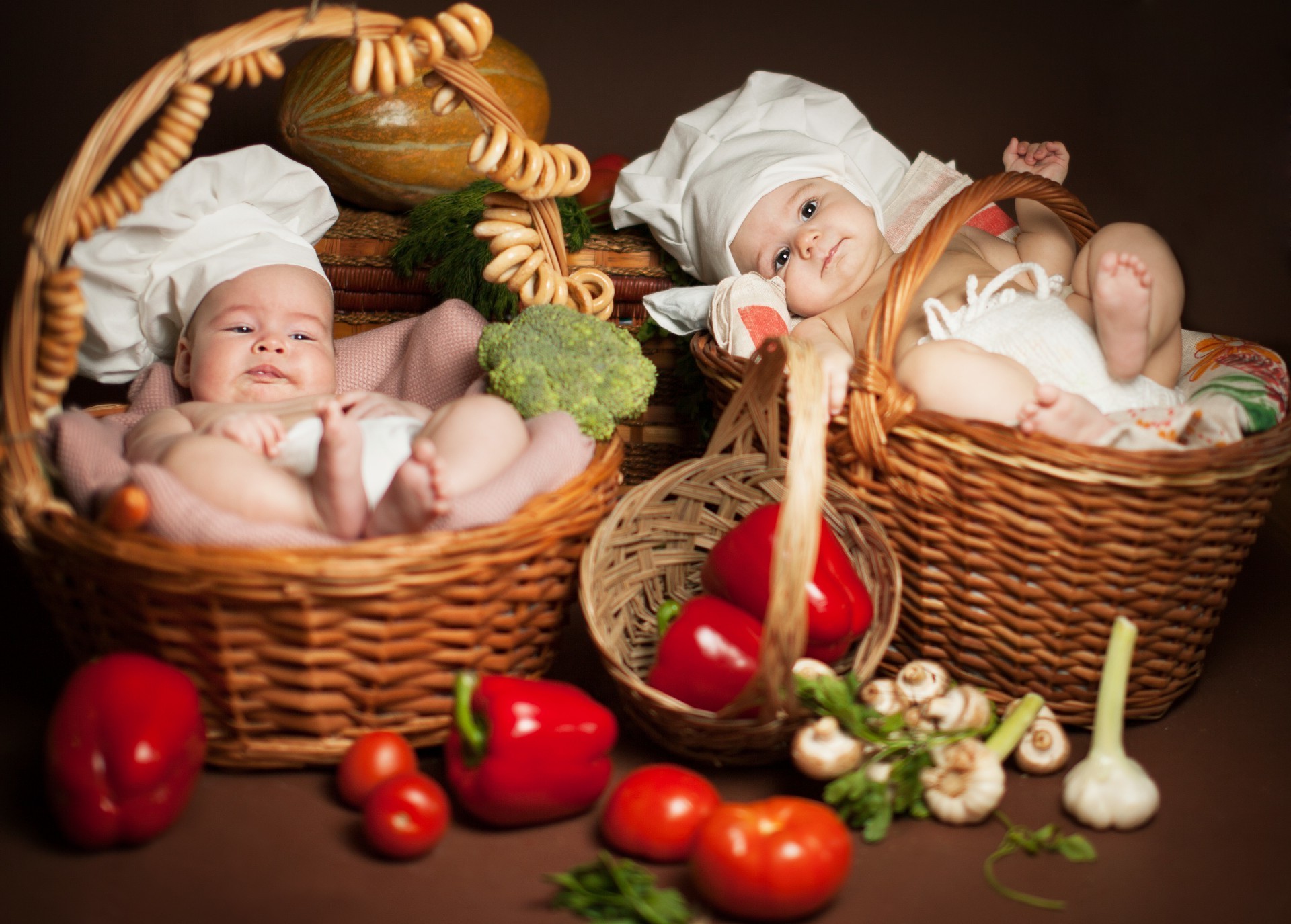 cibo e bevande bambino cestino bambino sveglio piccolo ragazzo natale