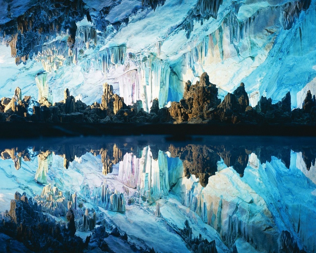 landscapes iceberg ice melting snow stalactite frosty travel water frozen icicle glacier winter cold icy cave reflection landscape environment frost