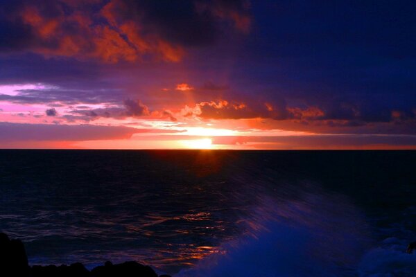 Atardecer en el mar, amanecer y océano